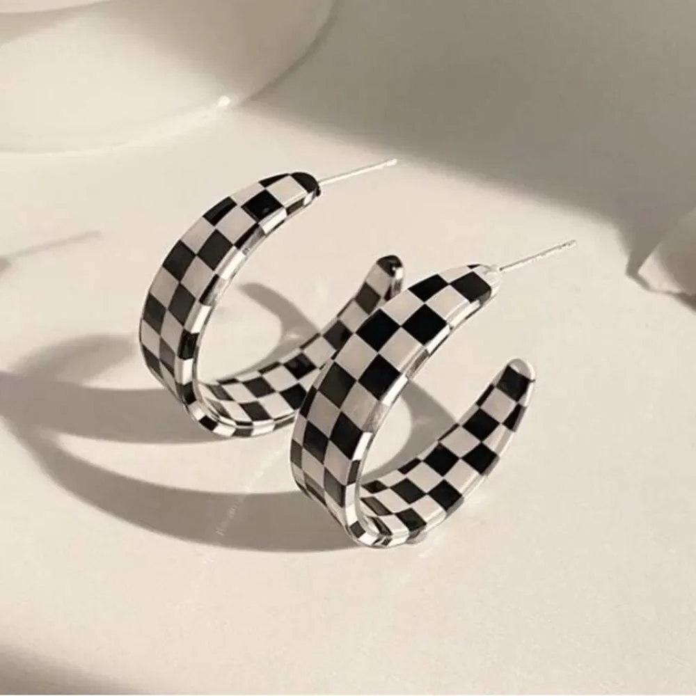 3for$20 1pair Black & White Checkerboard Pattern Simple C Shaped Hoop Earrings